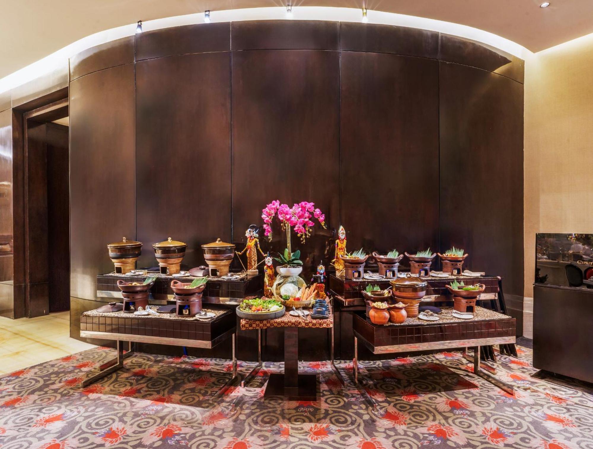 Hotel Ciputra World Surabaya Managed By Swiss-Belhotel International Exteriör bild