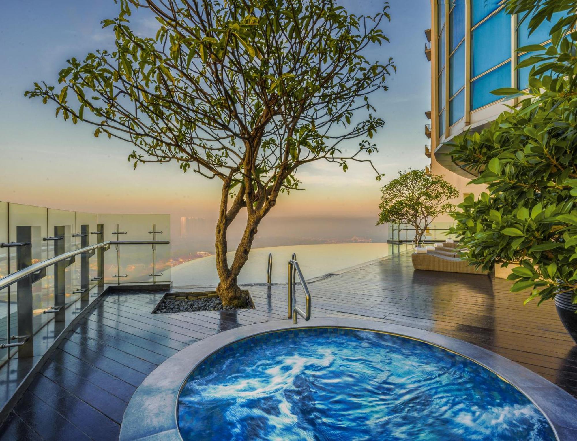 Hotel Ciputra World Surabaya Managed By Swiss-Belhotel International Exteriör bild
